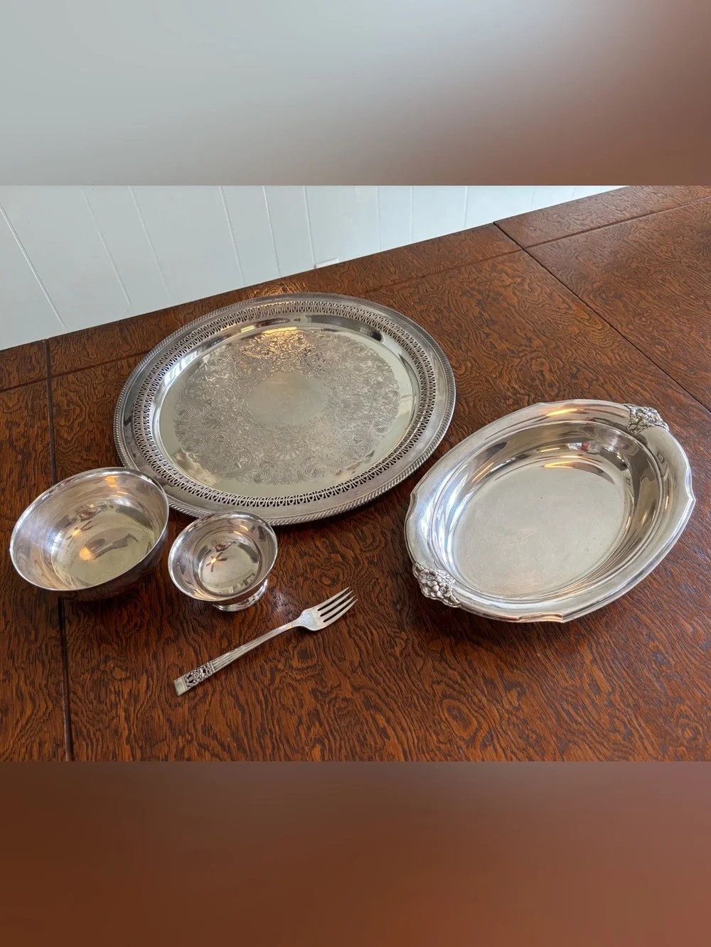 Ornate Silver Plated Platter 15” Round. Wm Rogers Vintage
